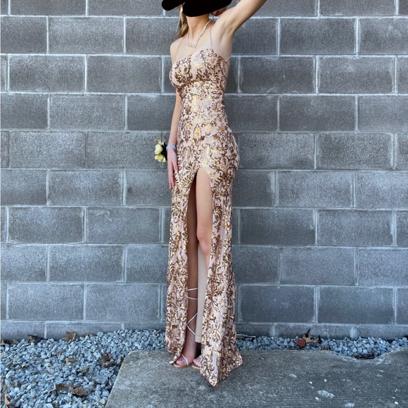 Gold prom/hoco Windsor dress - Picture 1 of 2